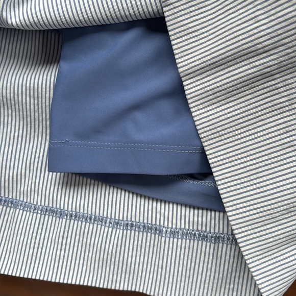 Very good material. Blue and white skort for golf or running around d - Picture 4 of 4